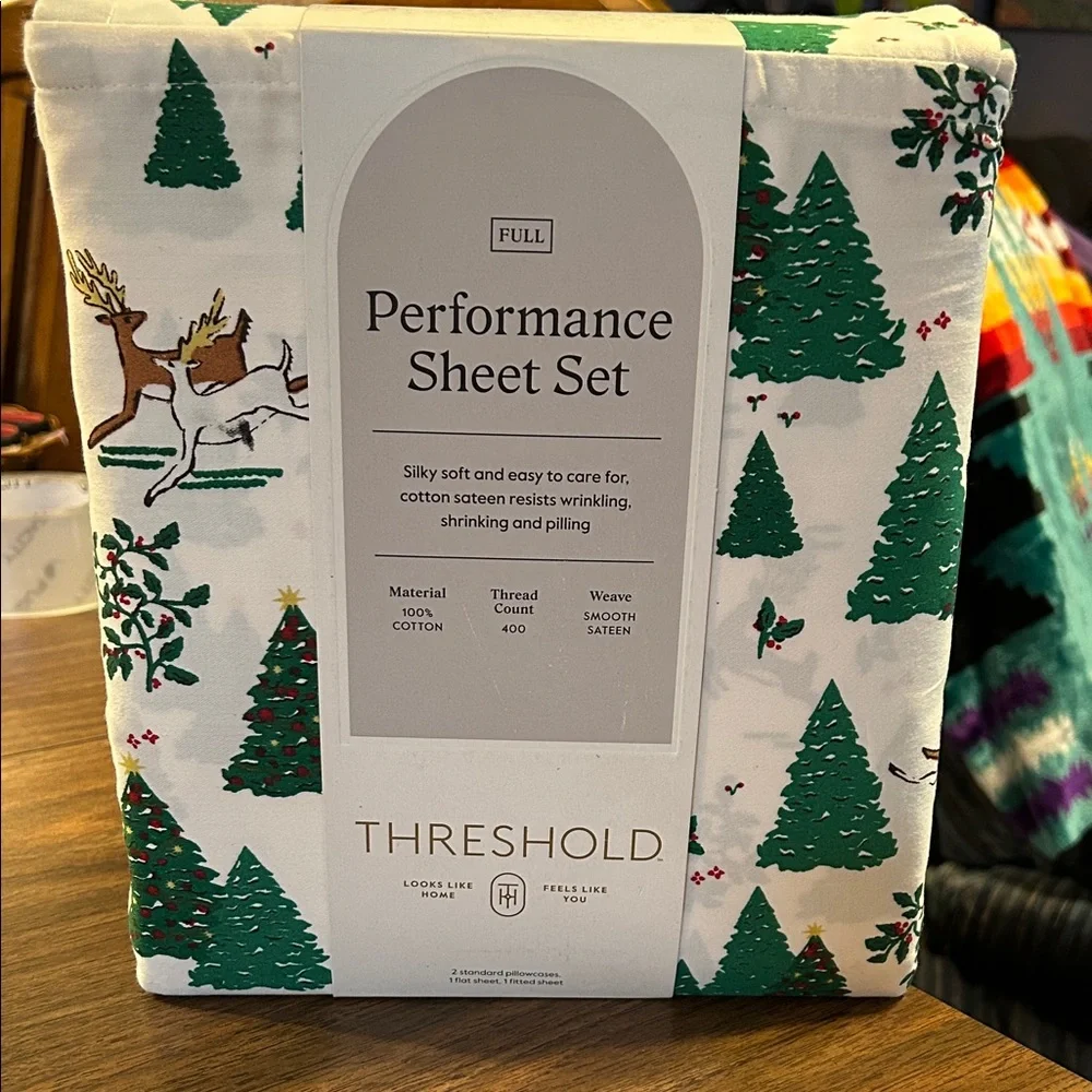 Threshold Holiday Tree and Reindeer Performance Sheet Set - White, Green, Red